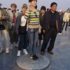 Mladá Číňanka stojí na Nebeském kameni