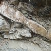 Lidskou rukou opracované kameny jako součást hornin nedaleko Karlštejna